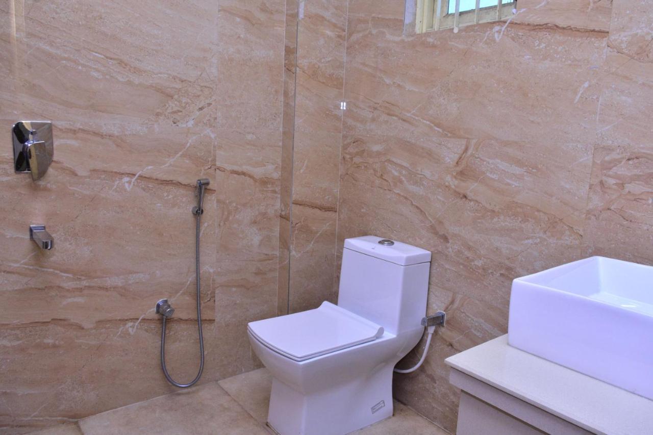 Hotel Mid East Haridaspur Экстерьер фото