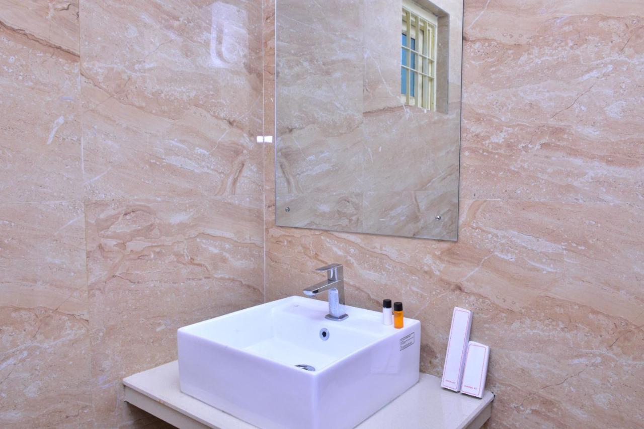 Hotel Mid East Haridaspur Экстерьер фото
