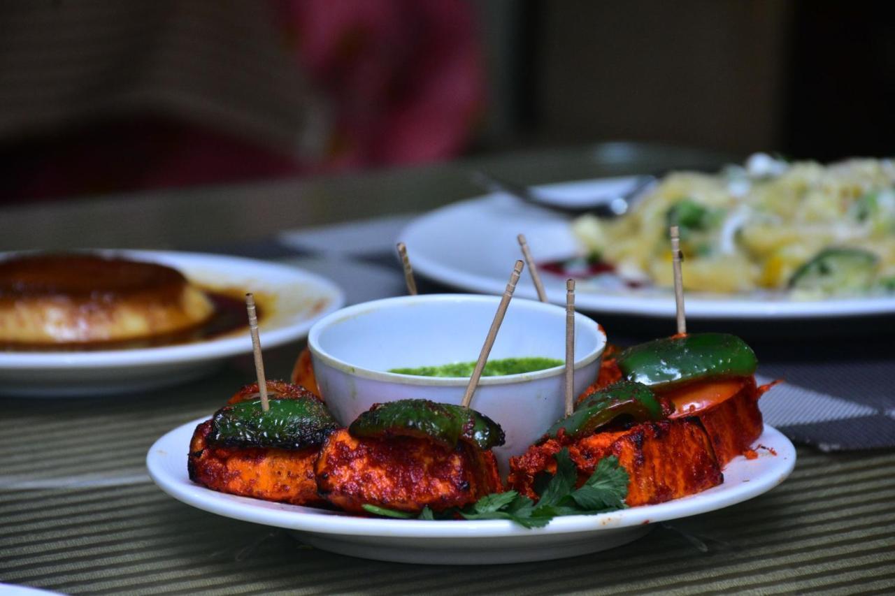 Hotel Mid East Haridaspur Экстерьер фото