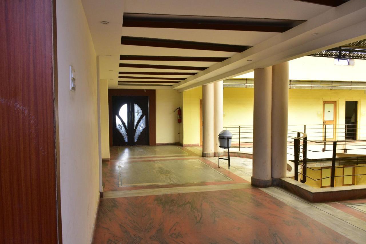 Hotel Mid East Haridaspur Экстерьер фото