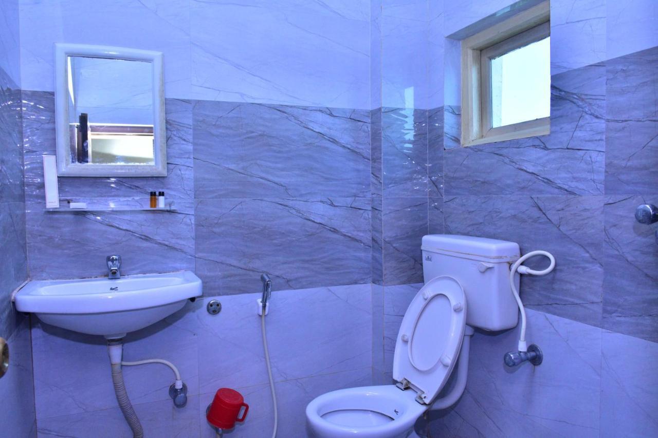 Hotel Mid East Haridaspur Экстерьер фото