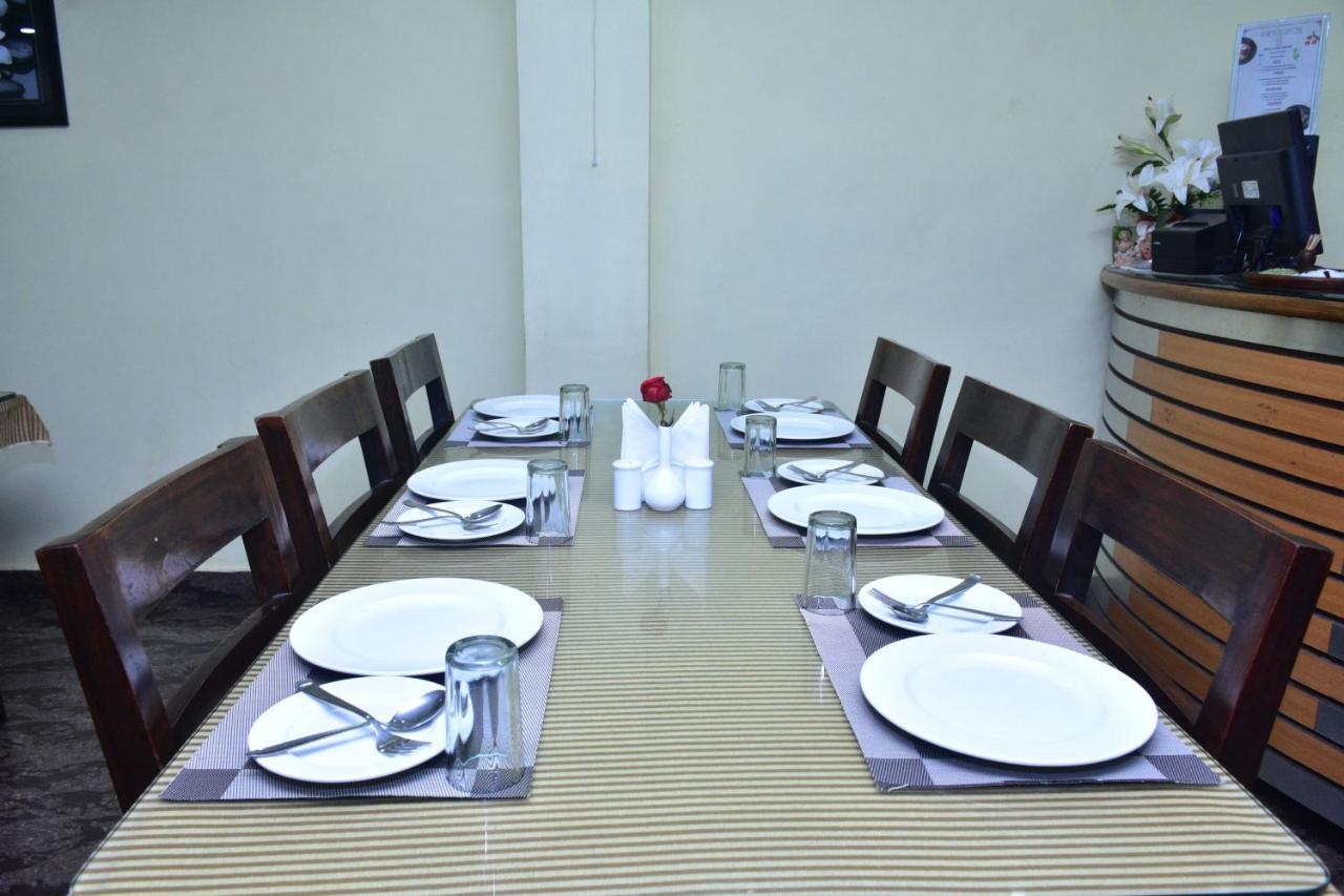 Hotel Mid East Haridaspur Экстерьер фото